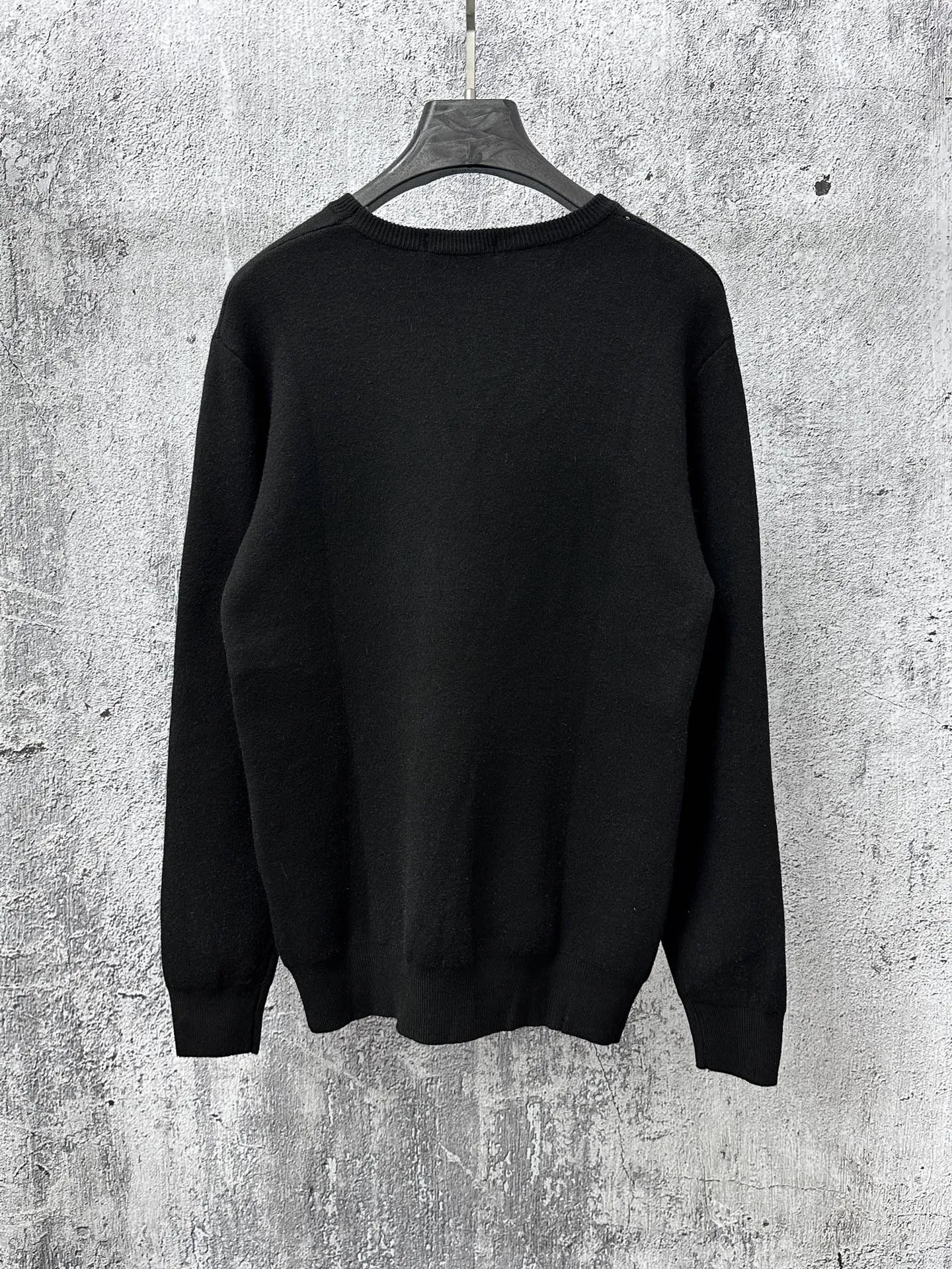 P300 [Chrome Hearts] Chrome Hearts 2025 new autumn and winter knitted fleece sweater is simple and elegant, easy to match and versatile, extremely high-grade, perfectly integrated into fashion and style, a top fashionable style that is perfect for outer wear! The whole thing gives people a natural feeling! The ultimate classic versatile short-sleeved T-shirt, using the latest three-dimensional logo elements to highlight the concave and convex texture! The ultimate heavy work, the ultimate perfection! Size: S-3XL